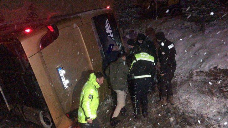 Kırıkkale’de yolcu otobüsü devrildi: Yaralılar var G2