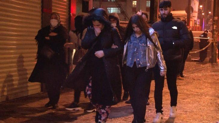 Zeytinburnu’nda 4 katlı binanın çatısı alev alev yandı G4