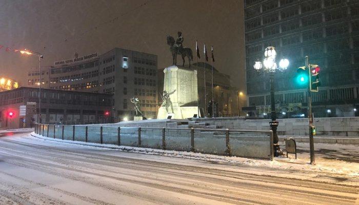 Ankara'da kar yağışı! Başkent beyaza büründü