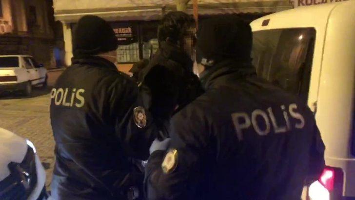 Polisten ayakkabısını, gazeteciden iyi çekmesini istedi G2