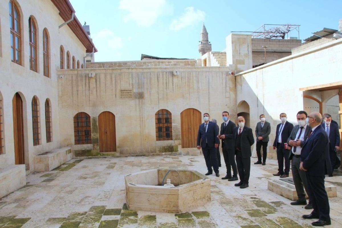 Rekt&ouml;rler tarihi mekanları gezdi