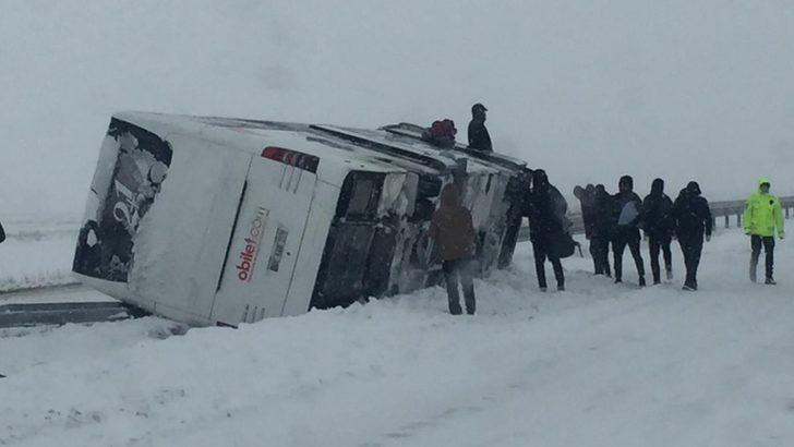Fatsa Belediyespor kafilesini taşıyan otobüs devrildi G1