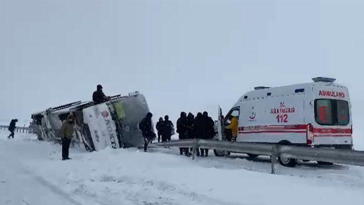 Fatsa Belediyespor kafilesini taşıyan otobüs devrildi G5