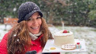 Özge Borak'tan kar üzerinde doğum günü kutlaması 
