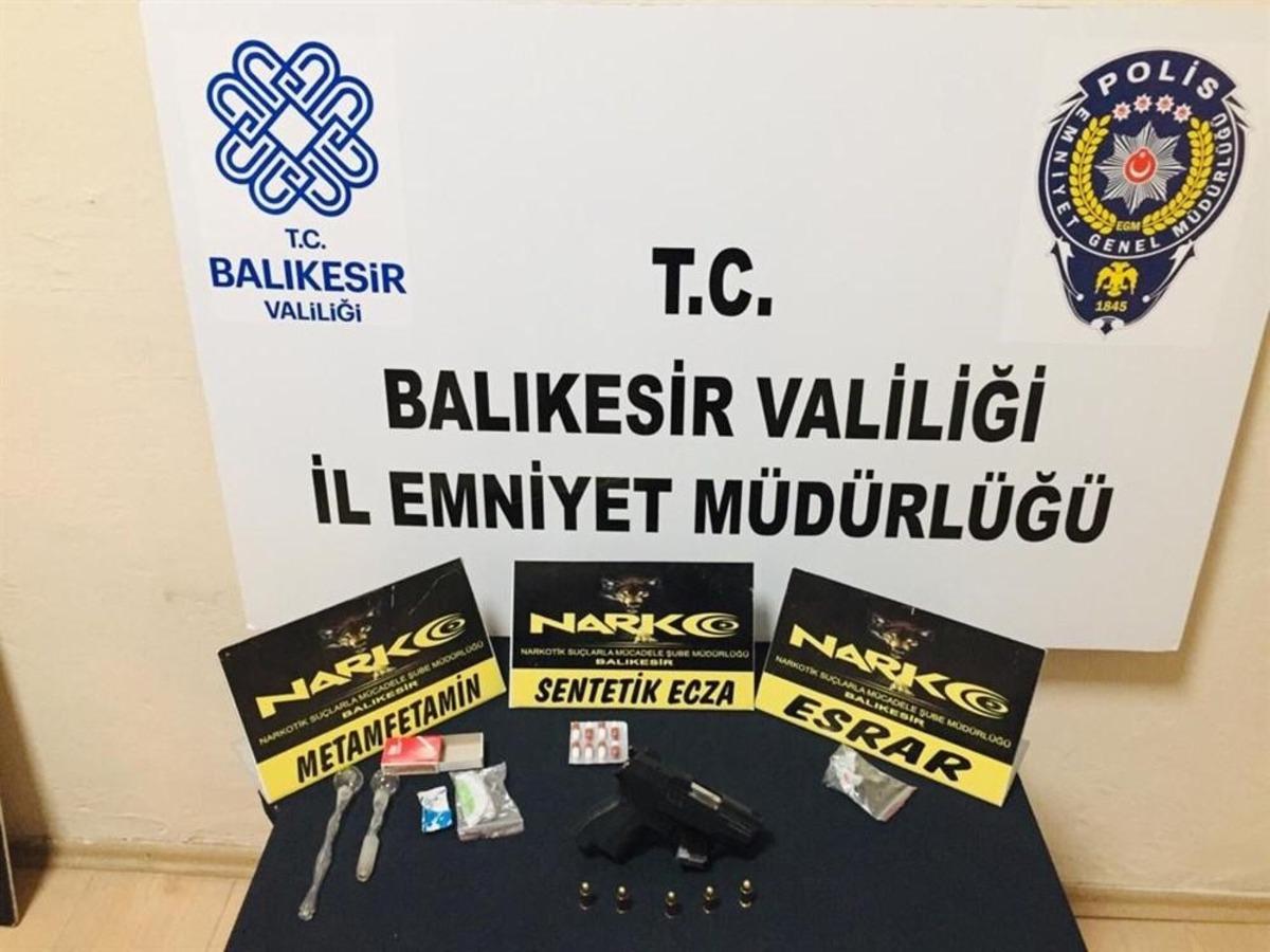 Balıkesir&rsquo;de polisten 11 şahsa uyuşturucu operasyonu