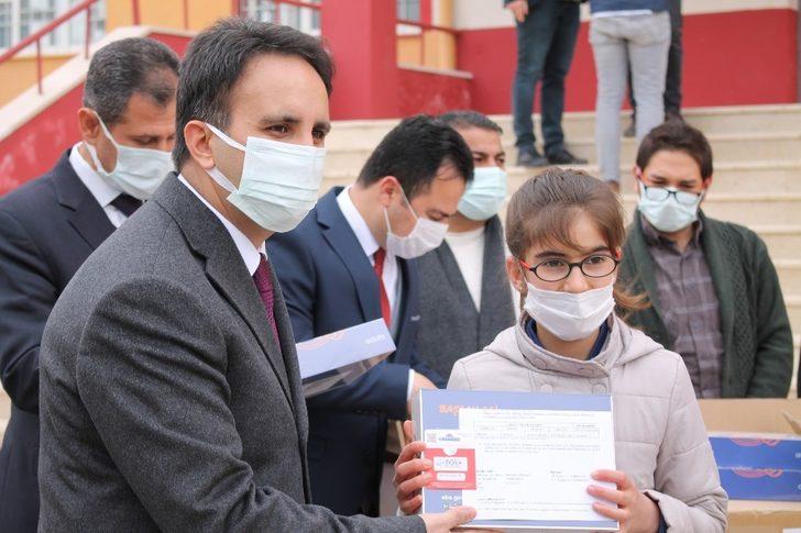 Midyat’ta öğrencilere tablet dağıtıldı G2