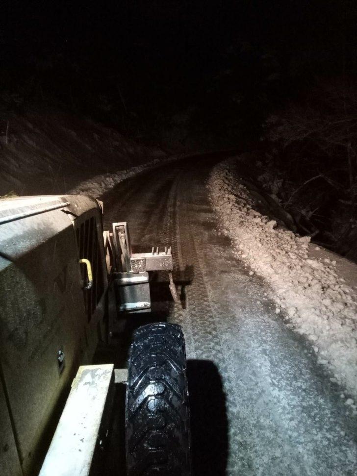 Soma’da karla mücadele devam ediyor G3