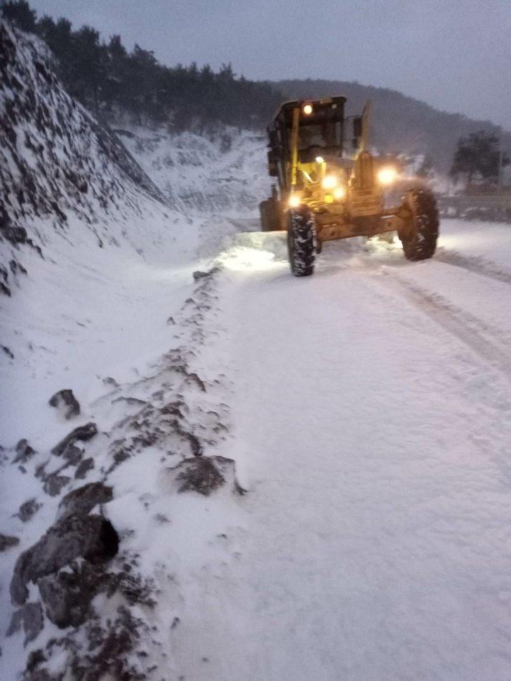 Soma’da karla mücadele devam ediyor G5