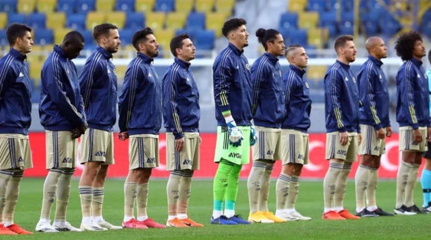 Fenerbahçe'de Erol Bulut neşteri vurdu! 4 futbolcu ile yollar ayrılacak