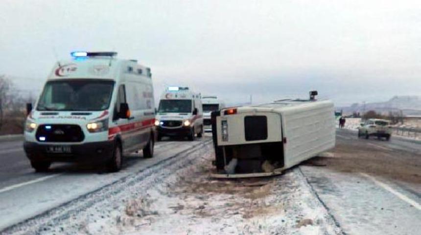 Kayseri'de işçi servisi devrildi! Yaralılar var