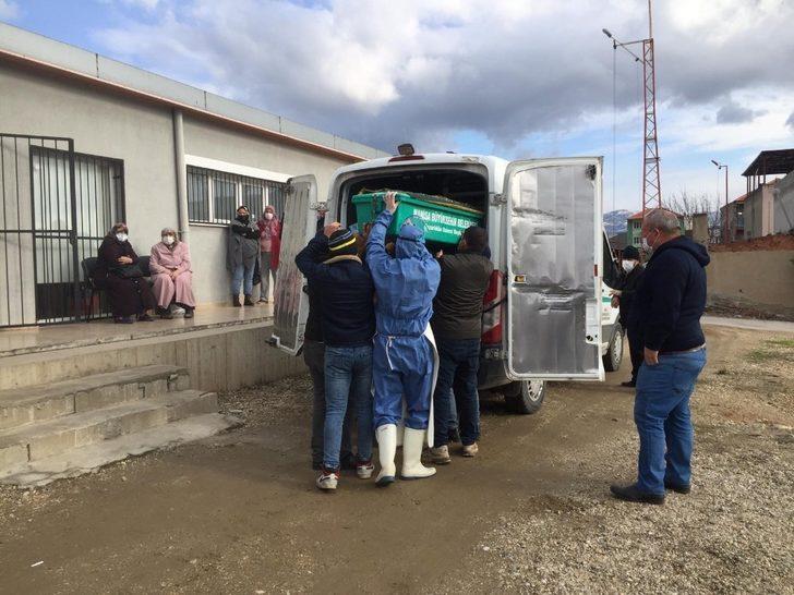 Aile katliamında ölen 3 kişinin cenazesi morgdan alındı G2