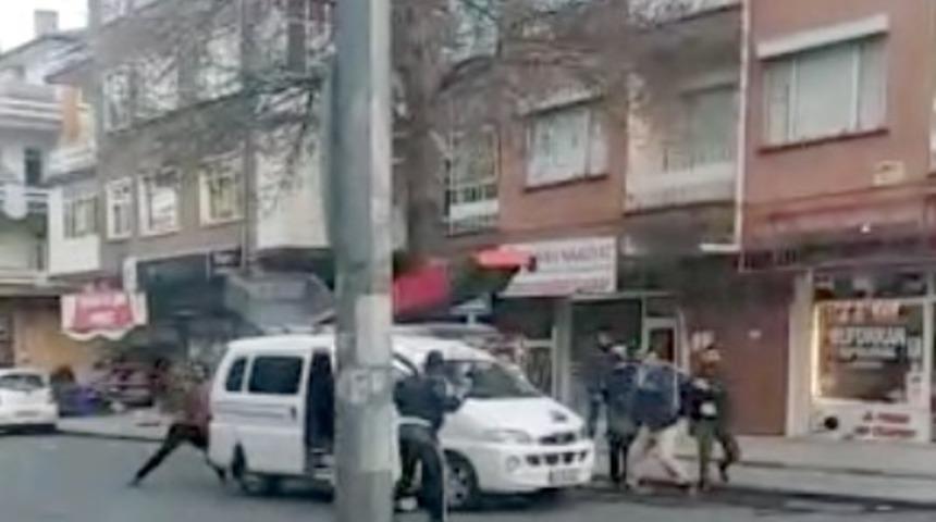 Yabancı uyruklu 2 grup sopa ve zincirlerle birbirlerine saldırdı