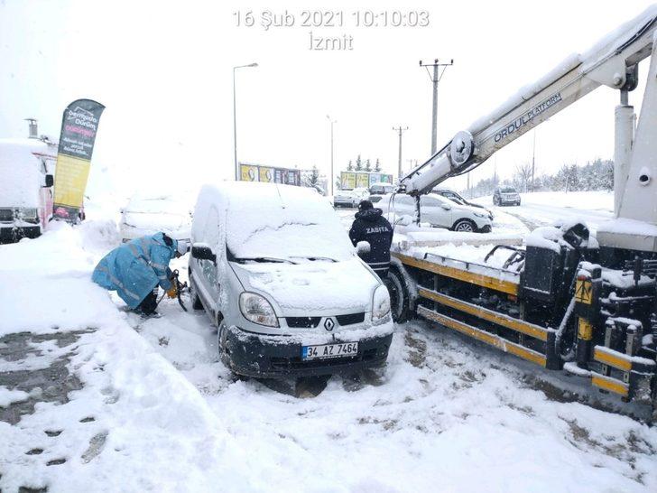 Yolda kalan vatandaşlara zabıta yardım etti G2
