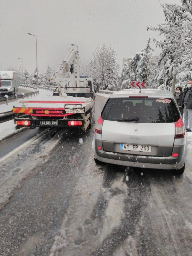 Yolda kalan vatandaşlara zabıta yardım etti G3