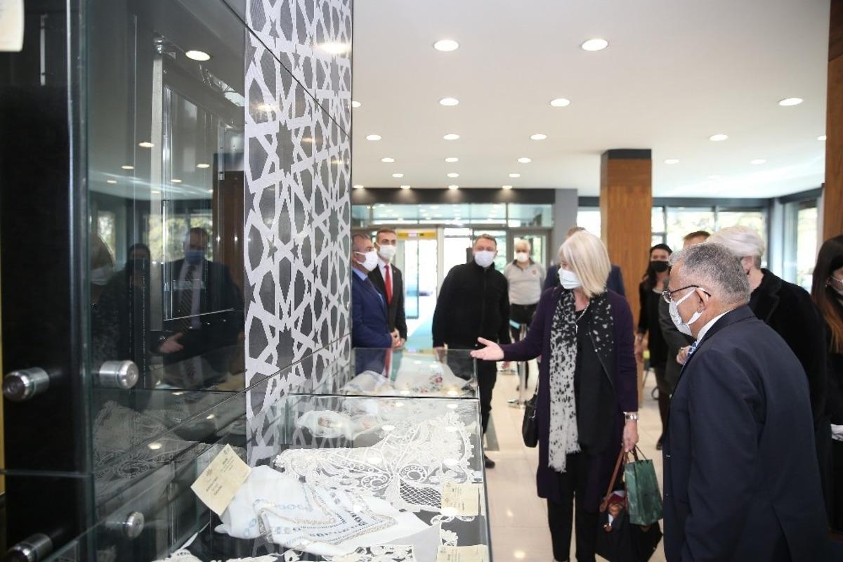 B&uuml;y&uuml;kkılı&ccedil; net konuştu, b&uuml;y&uuml;kel&ccedil;iler destek verdi