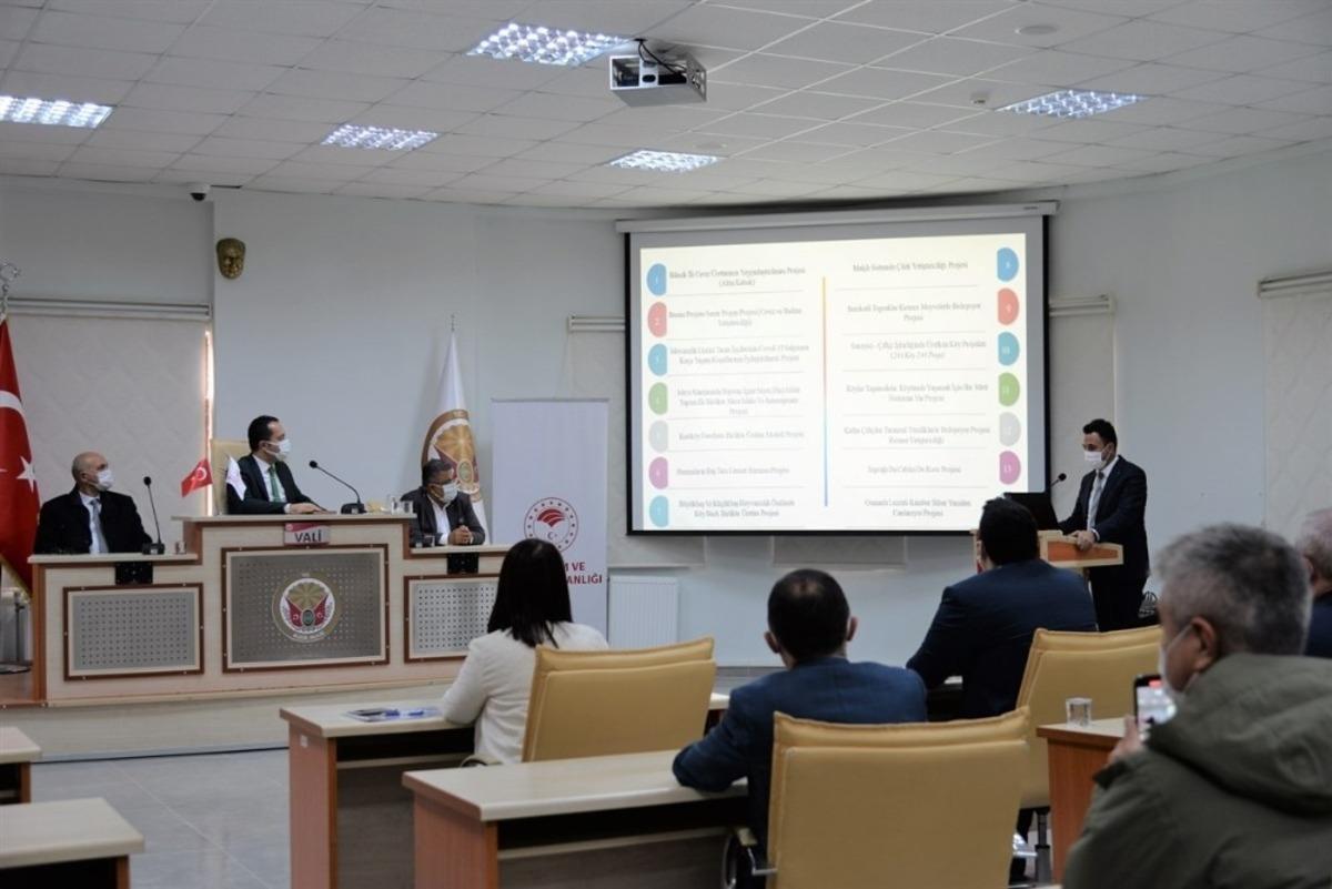 Vali Şent&uuml;rk, "Bilecik&rsquo;te &uuml;r&uuml;n &ccedil;eşitliliğini saymakla bitiremiyoruz"