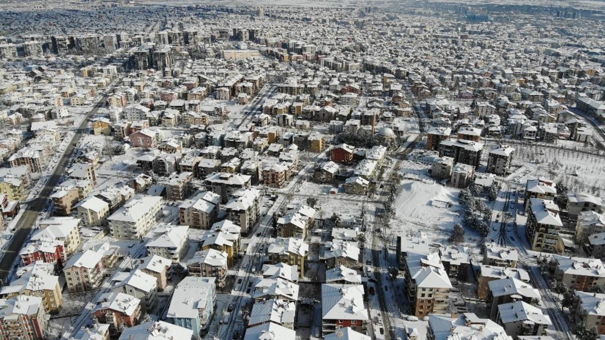 Isparta&rsquo;da kar yağışı etkili oldu