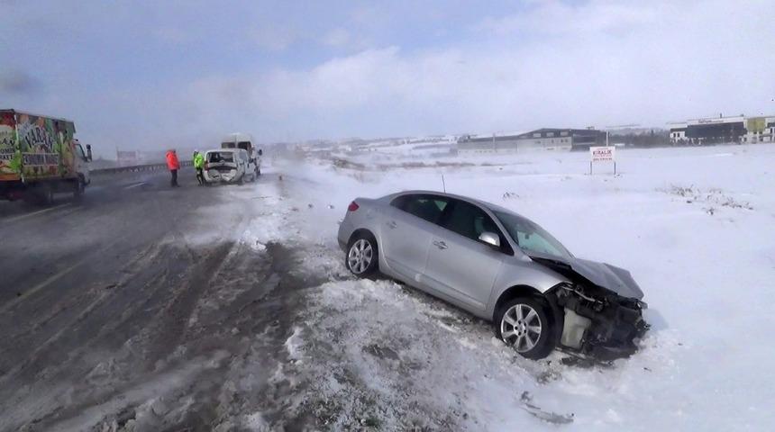 Silivri E-5 karayolunda 7 aracın karıştığı zincirleme kaza