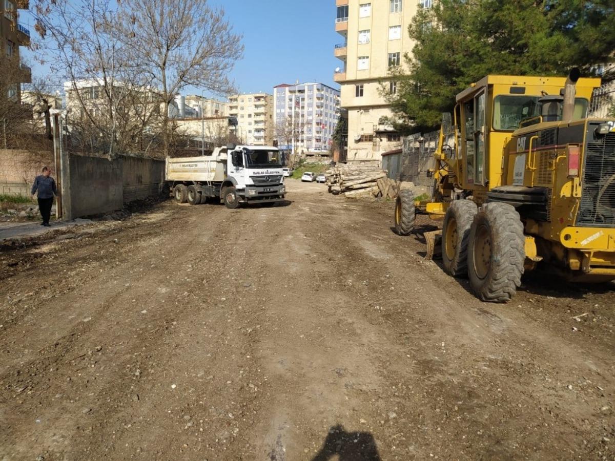 Bağlar Belediyesi, il&ccedil;e merkezini yeni yollarla g&uuml;zelleştiriyor