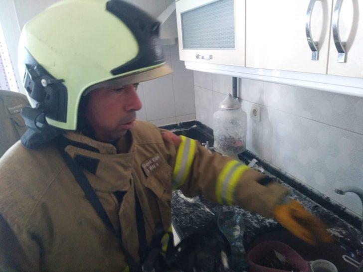 Burhaniye’de evin mutfağında çıkan yangını itfaiye söndürdü G2