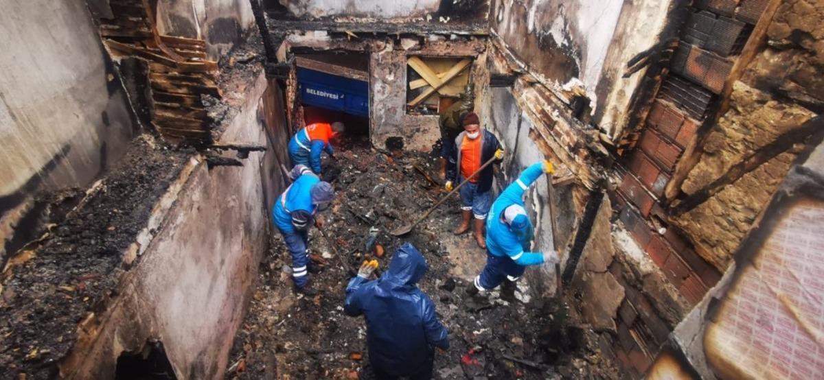 Yangının yaralarını Kuşadası Belediyesi sardı