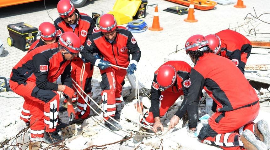 &Ccedil;iğli&rsquo;de mahalle arama ve kurtarma ekipleri kuruluyor