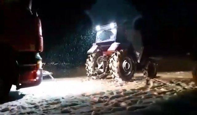 Karda mahsur kalan sürücülerin imdadına köy muhtar yetişti 1