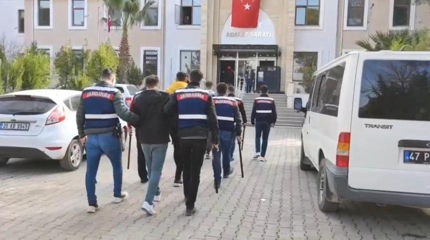 Kızıltepe&rsquo;de jandarma ekipleri firari 4 zanlıyı yakaladı