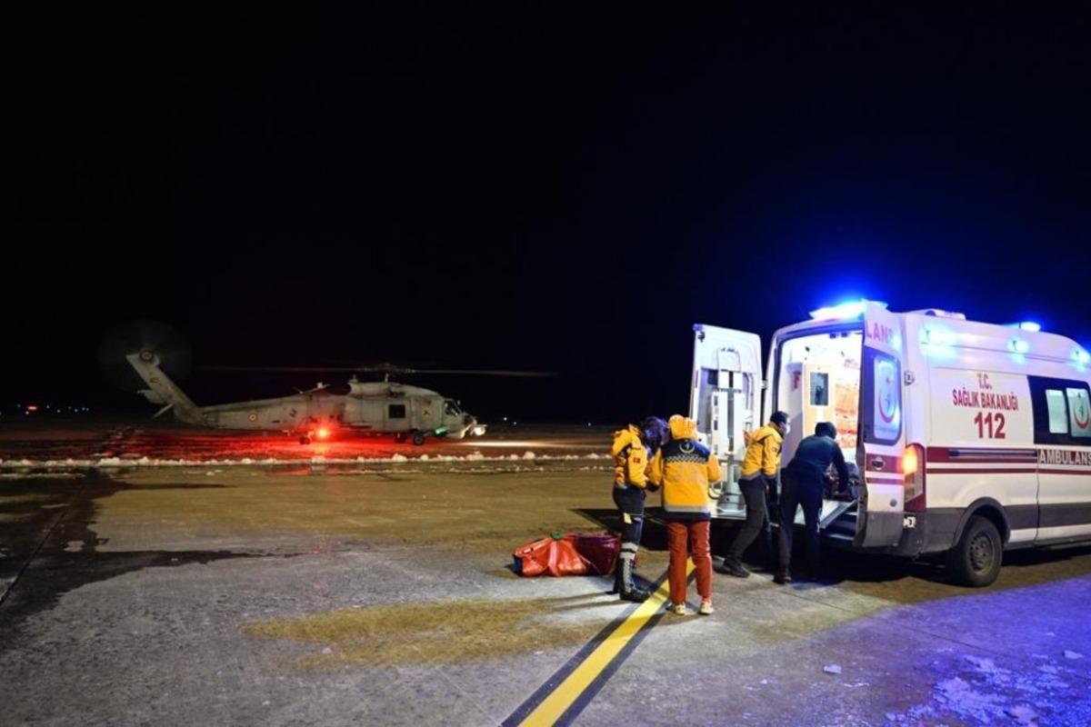 G&ouml;k&ccedil;eada&rsquo;da rahatsızlanan 3 kişi i&ccedil;in Deniz Kuvvetleri seferber oldu