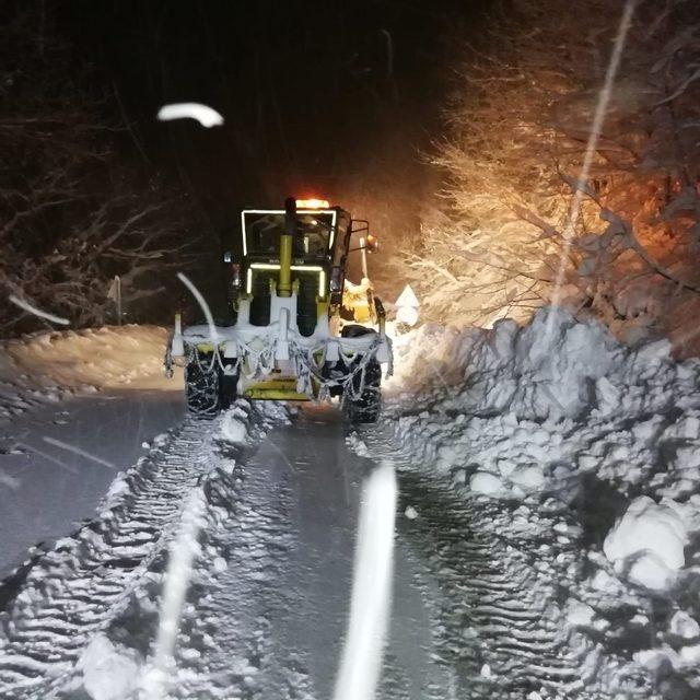 Kocaeli’de yol açma ve tuzlama çalışmaları sürüyor