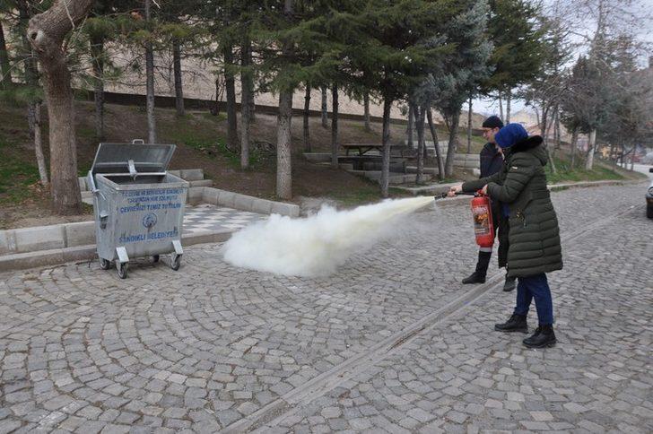 Sandıklı itfaiyesi yangın eğitimlerine devam ediyor G3