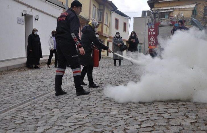 Sandıklı itfaiyesi yangın eğitimlerine devam ediyor G4