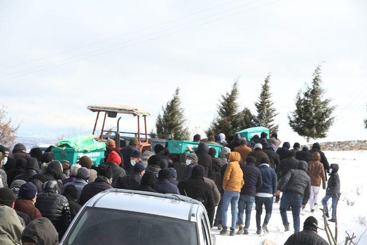 Manisa’da aile faciasında hayatını kaybeden 3 kişi toprağa verildi G4