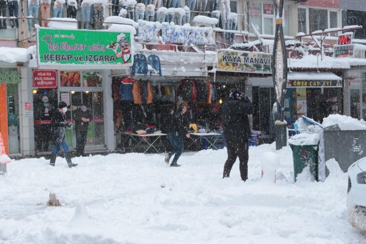 Kar bu kez b&uuml;y&uuml;kleri sevindirdi