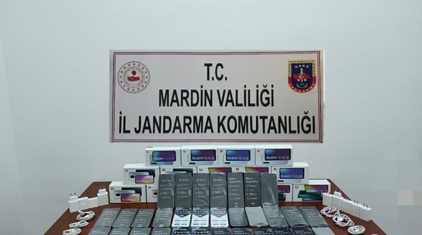 Mardin’de yolcu otobüsünde 46 adet gümrük kaçağı telefon ele geçirildi
