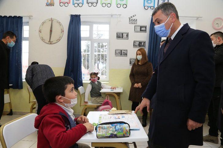 Gölbaşı Belediye Başkanı Şimşek’ten miniklere anlamlı ziyaret G2