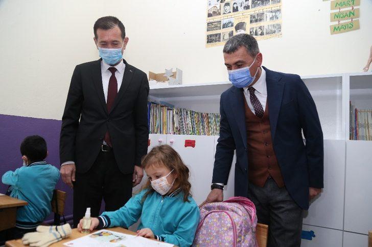 Gölbaşı Belediye Başkanı Şimşek’ten miniklere anlamlı ziyaret G4