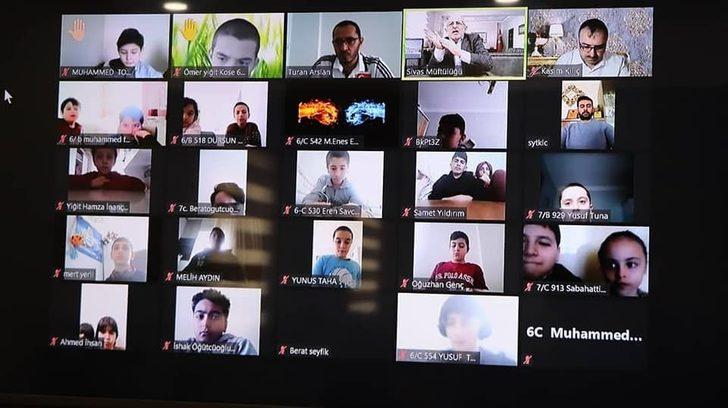 Çocuklar camide ’çevrim içi’ buluştu G4