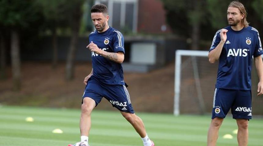 Fenerbahçe'de Gökhan Gönül'ün sezon sonunda futbolu bırakacağı iddia edildi