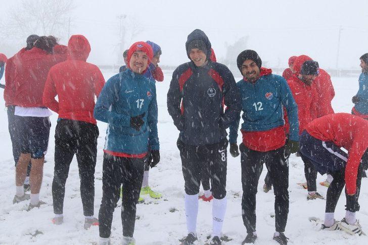 Mustafakemalpaşaspor hazırlıklarına devam ediyor G3