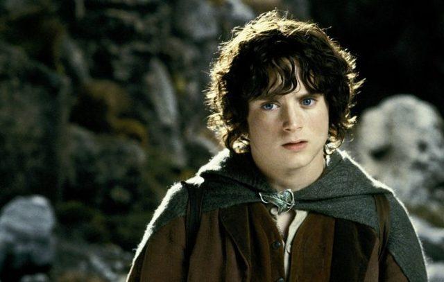 Elijah-Wood-as-Frodo-Baggins-in-The-Lord-of-the-Rings-696x442