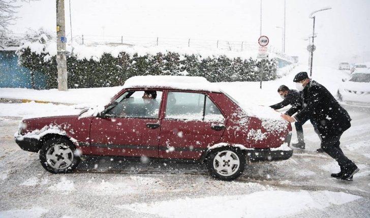 Kartepe’de karla mücadele sürüyor G3