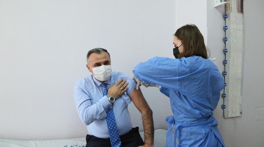 Başkan Cabbar korona virüs aşısı oldu
