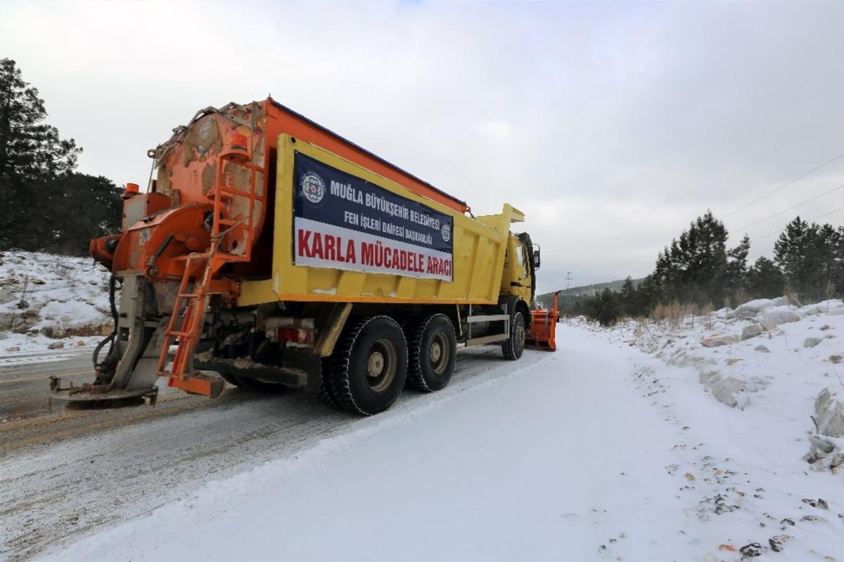 B&uuml;y&uuml;kşehir karla m&uuml;cadele ekipleri teyakkuzda