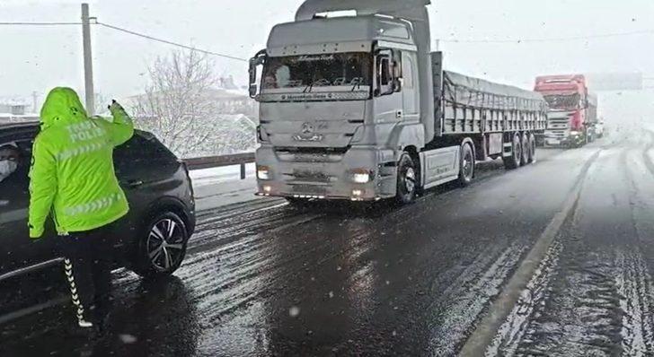 Mustafakemalpaşa-Susurluk yolunda araç geçişine izin verilmiyor G1