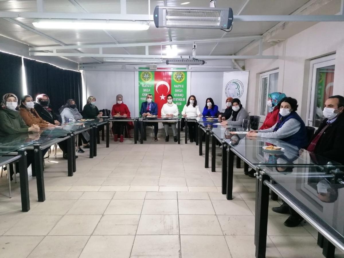 Kadın girişimciler istişare i&ccedil;in bir araya geldi