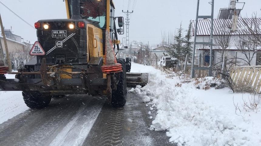 Sel&ccedil;uklu&rsquo;da kar mesaisi