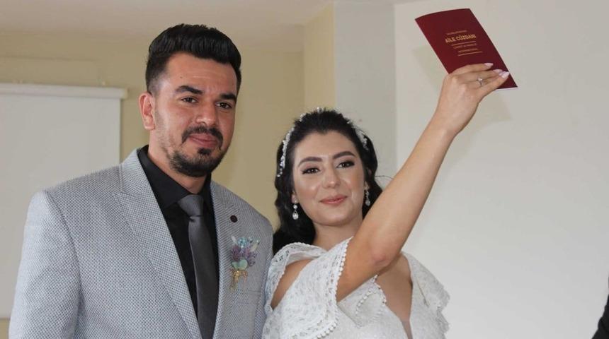 &Ouml;ğrenci olarak geldiği &Ccedil;al&rsquo;a gelin oldu