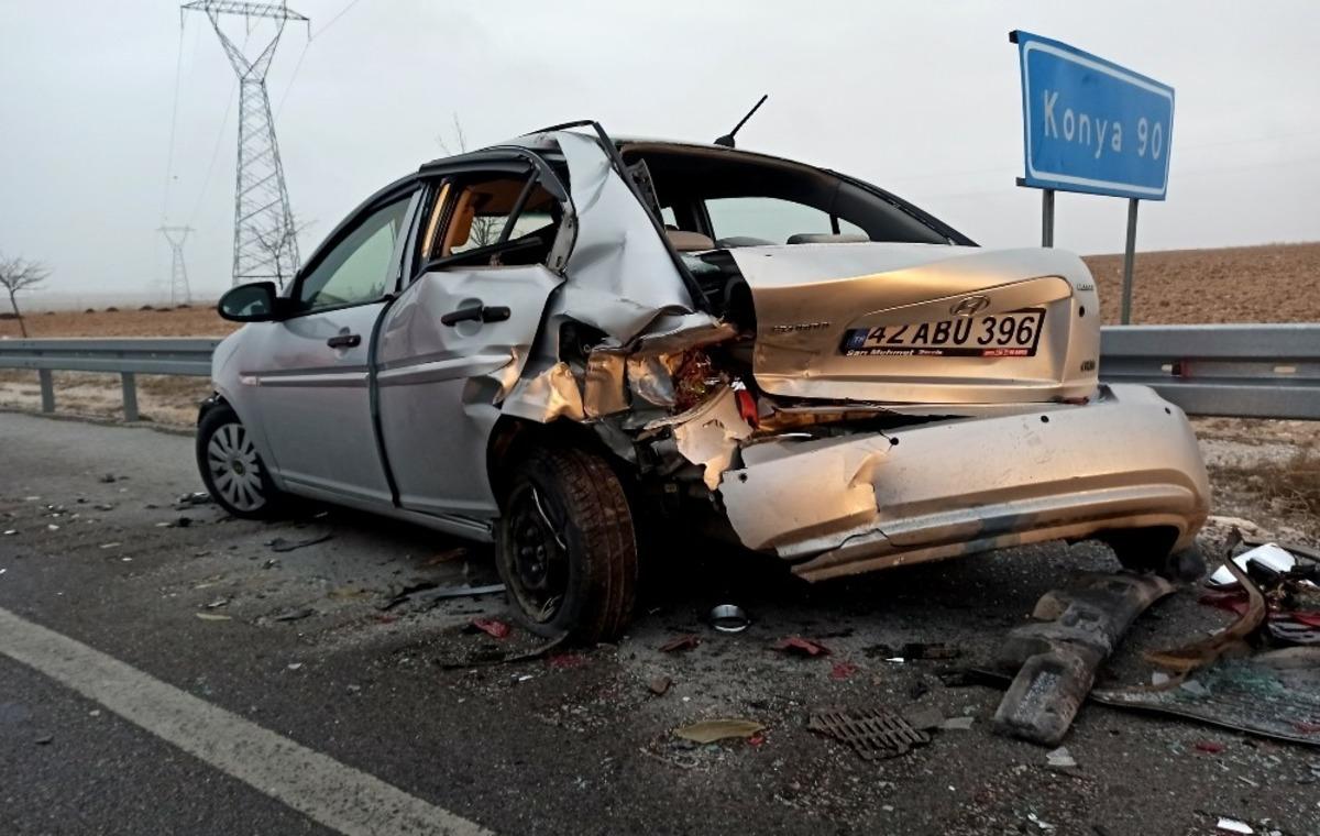 Yoldaki lastik par&ccedil;ası kazaya neden oldu: 2 yaralı
