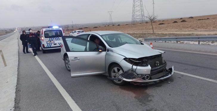 Yoldaki lastik parçası kazaya neden oldu: 2 yaralı G2